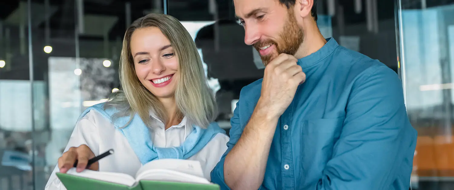 métier éditeur métier éditeur : parcours, salaires, études, missions