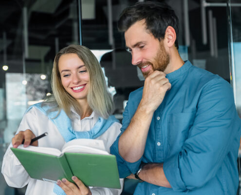 métier éditeur : parcours, salaires, études, missions