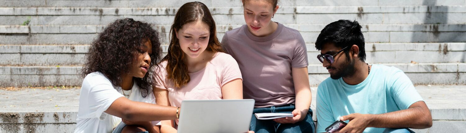 parcoursup comment ça fonctionne lycéen devant parcoursup