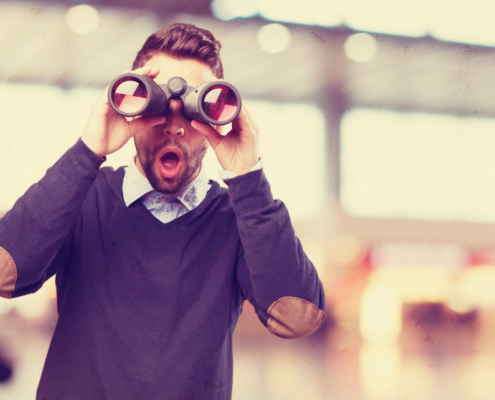 personne qui regarde vers le futurs